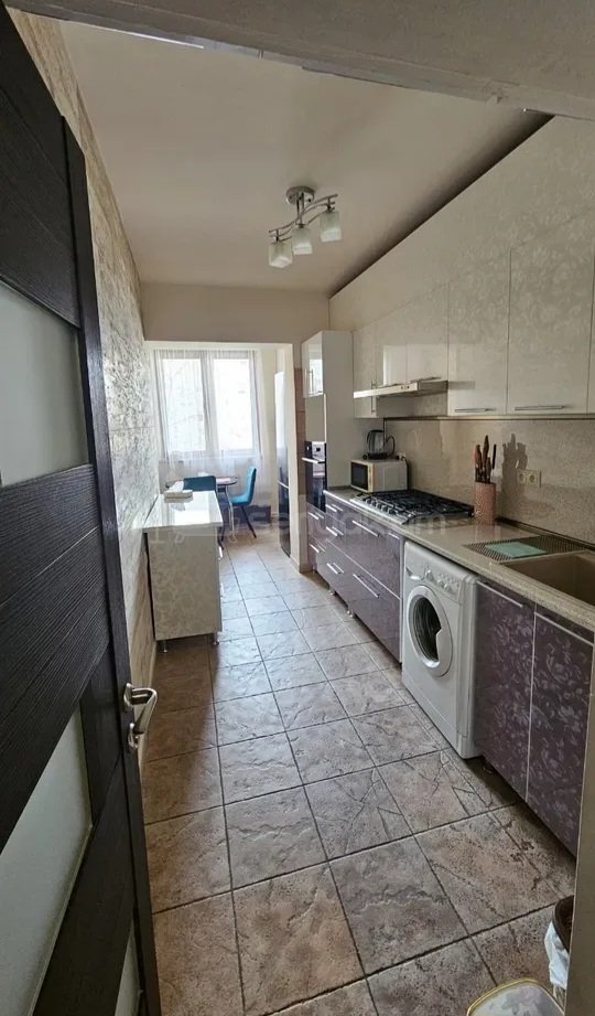 2 Սենյականոց Բնակարան Քարե Շենքում, 72քմ, 3/5 հարկ, Կապիտալ Վերանորոգված, Կահավորված