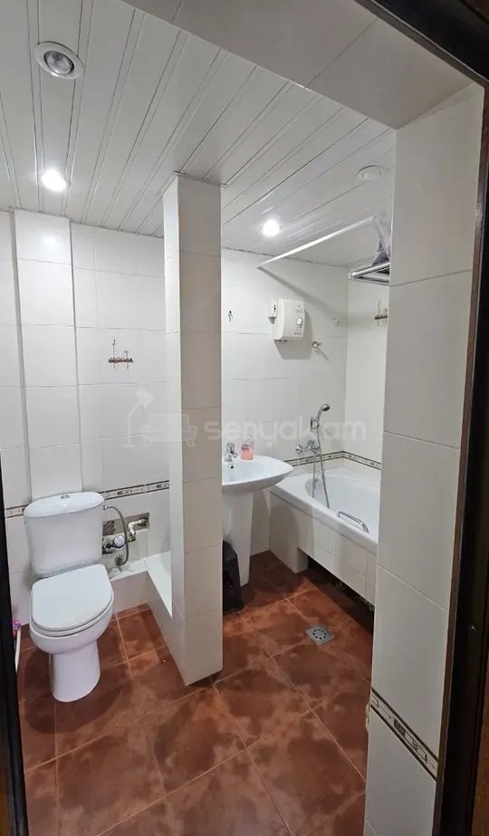2 Սենյականոց Բնակարան Քարե Շենքում, 72քմ, 3/5 հարկ, Կապիտալ Վերանորոգված, Կահավորված