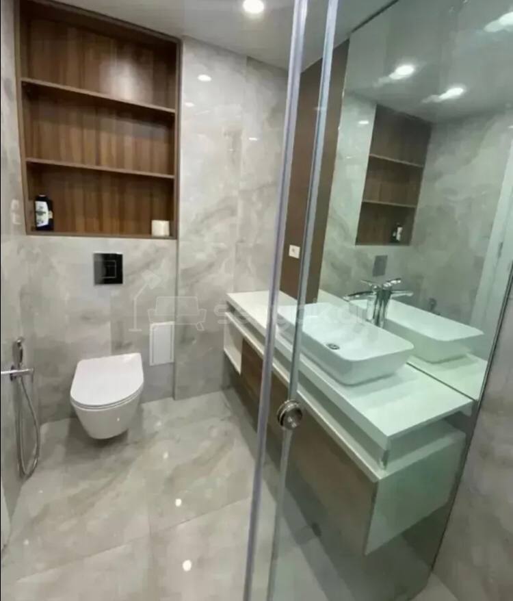 3 Սենյականոց Բնակարան Քարե Շենքում, 90քմ, 3/5 հարկ, Դիզայներական Վերանորոգված, Կահավորված