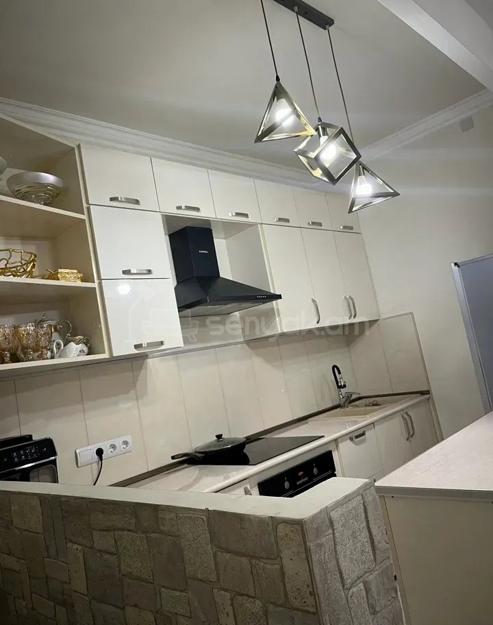 2 Սենյականոց Բնակարան Քարե Շենքում, 52քմ, 3/4 հարկ, Կապիտալ Վերանորոգված