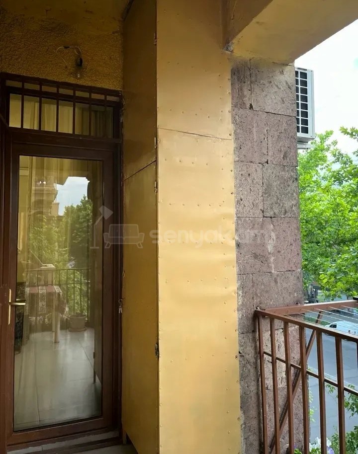 2 Սենյականոց Բնակարան Քարե Շենքում, 52քմ, 3/4 հարկ, Կապիտալ Վերանորոգված