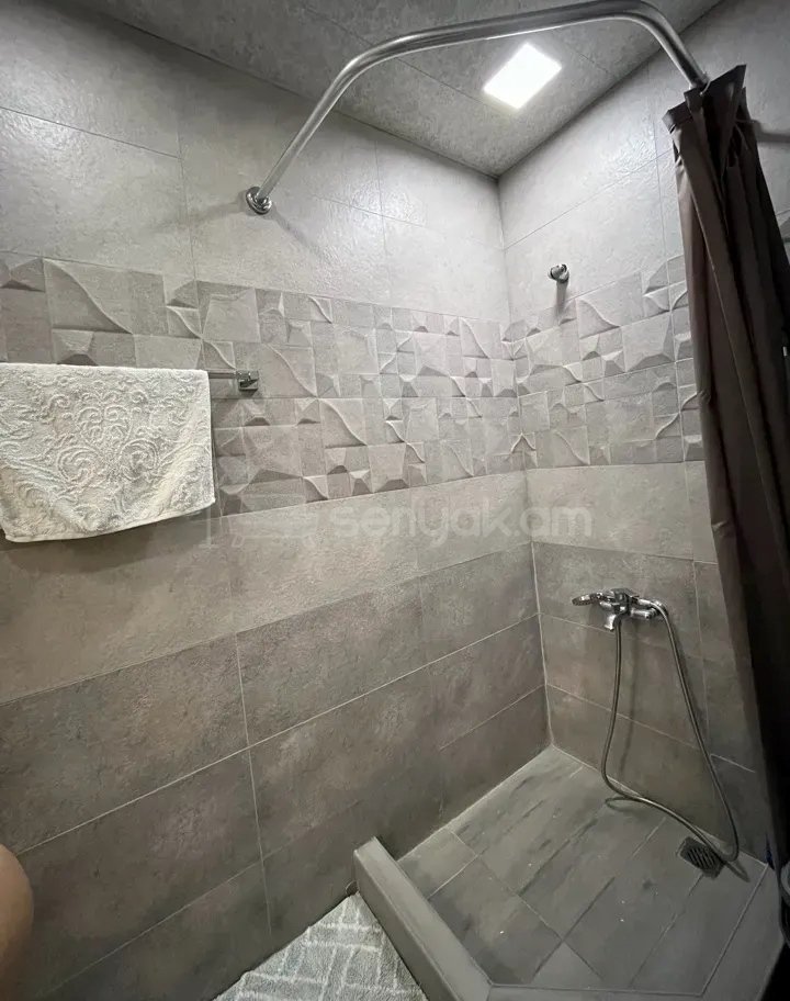 2 Սենյականոց Բնակարան Քարե Շենքում, 52քմ, 3/4 հարկ, Կապիտալ Վերանորոգված