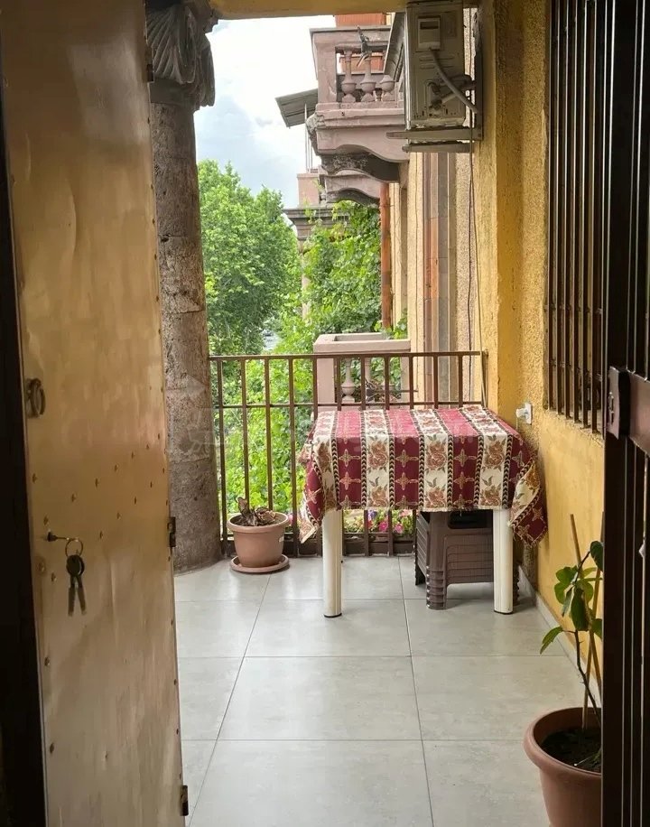 2 Սենյականոց Բնակարան Քարե Շենքում, 52քմ, 3/4 հարկ, Կապիտալ Վերանորոգված
