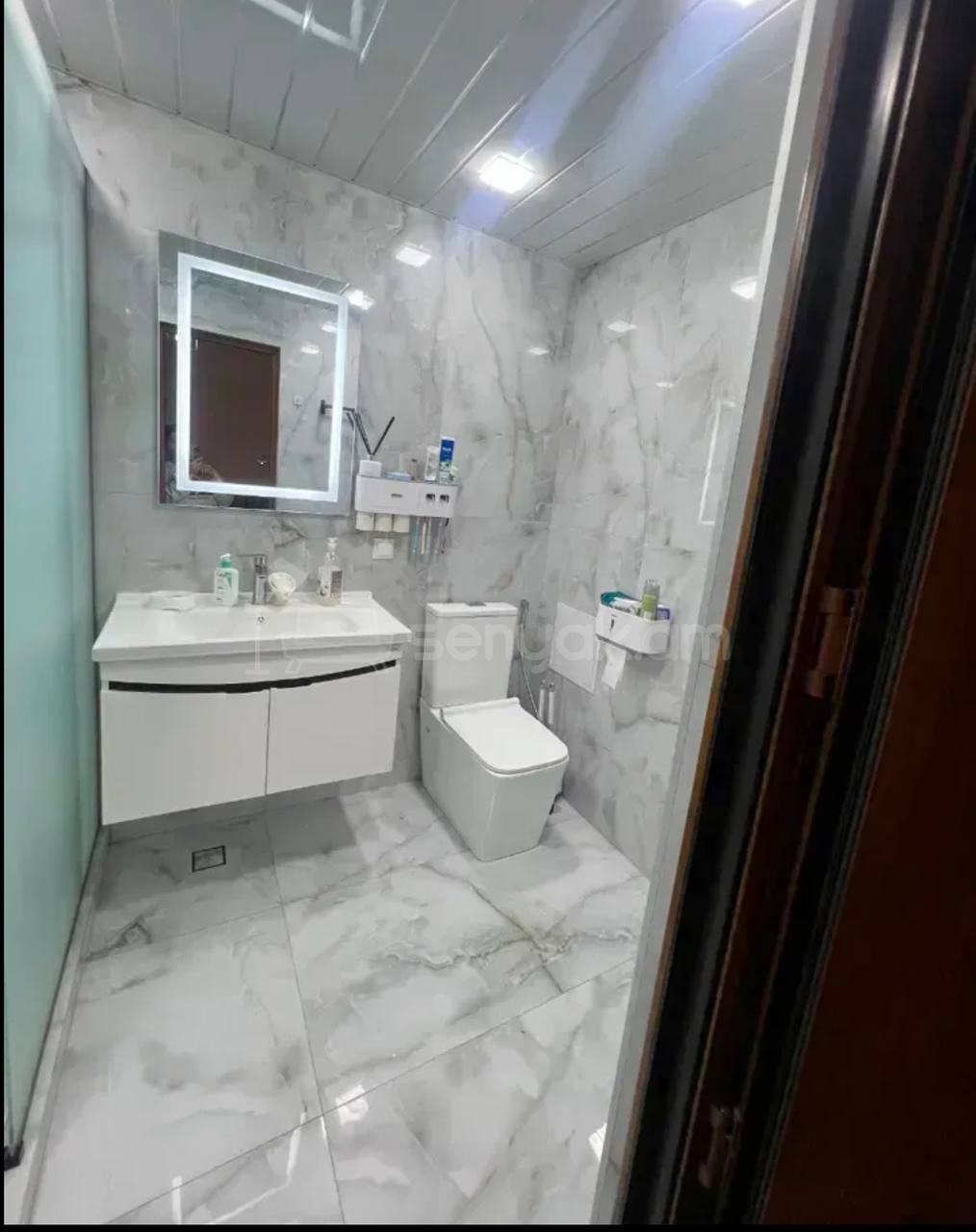3 Սենյականոց Բնակարան Քարե Շենքում, 77քմ, 5/5 հարկ, Կապիտալ Վերանորոգված