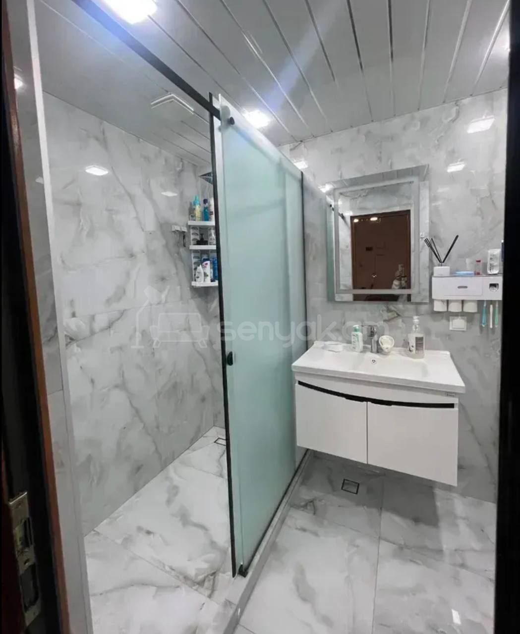 3 Սենյականոց Բնակարան Քարե Շենքում, 77քմ, 5/5 հարկ, Կապիտալ Վերանորոգված
