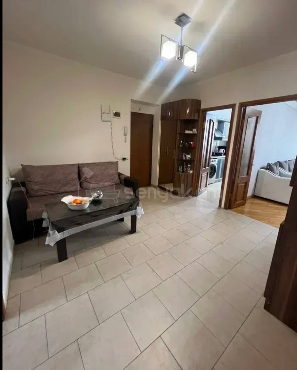 3 Սենյականոց Բնակարան Քարե Շենքում, 77քմ, 5/5 հարկ, Կապիտալ Վերանորոգված