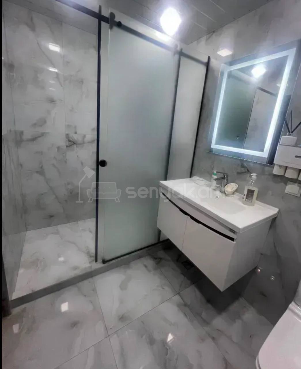 3 Սենյականոց Բնակարան Քարե Շենքում, 77քմ, 5/5 հարկ, Կապիտալ Վերանորոգված