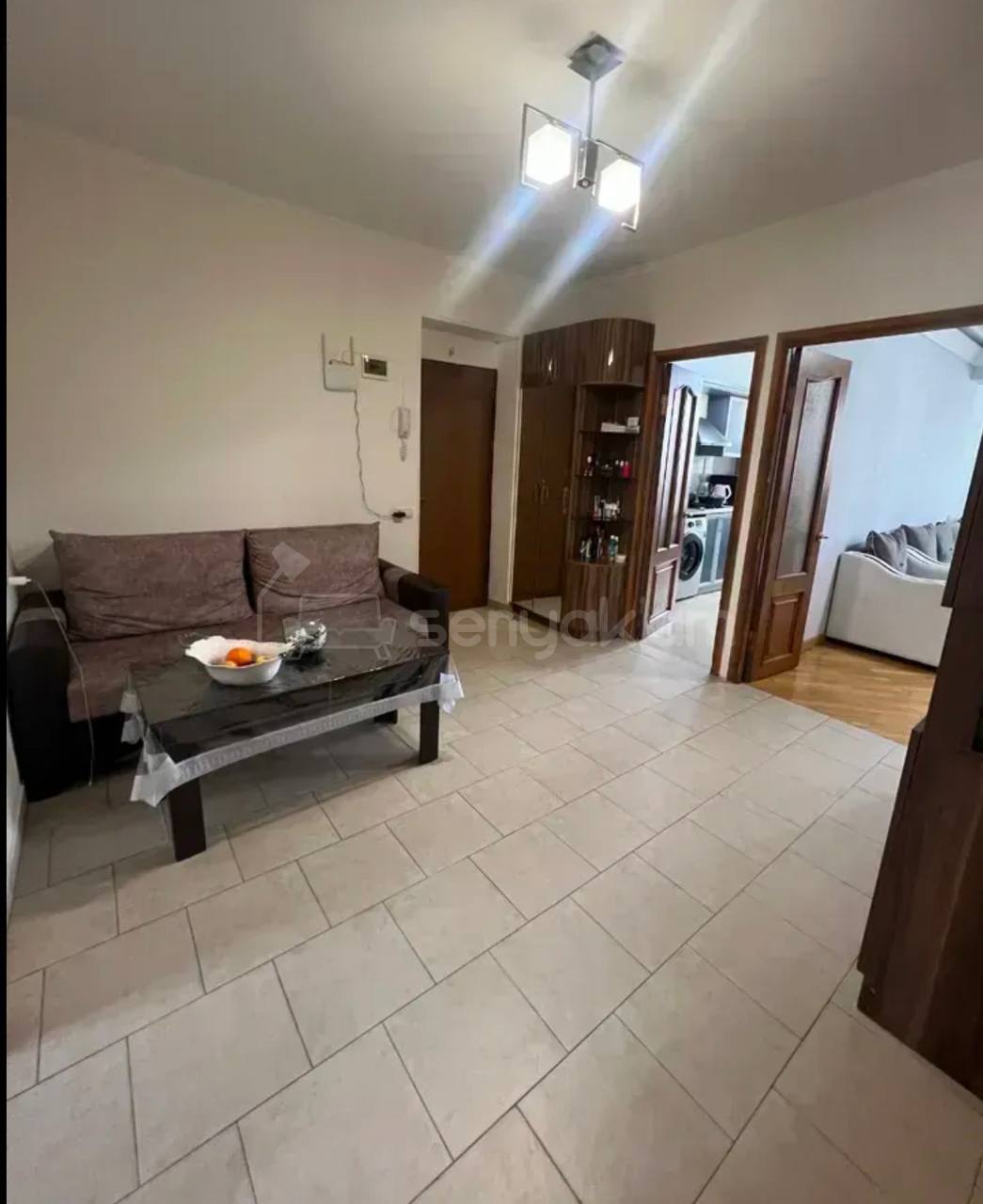 3 Սենյականոց Բնակարան Քարե Շենքում, 77քմ, 5/5 հարկ, Կապիտալ Վերանորոգված