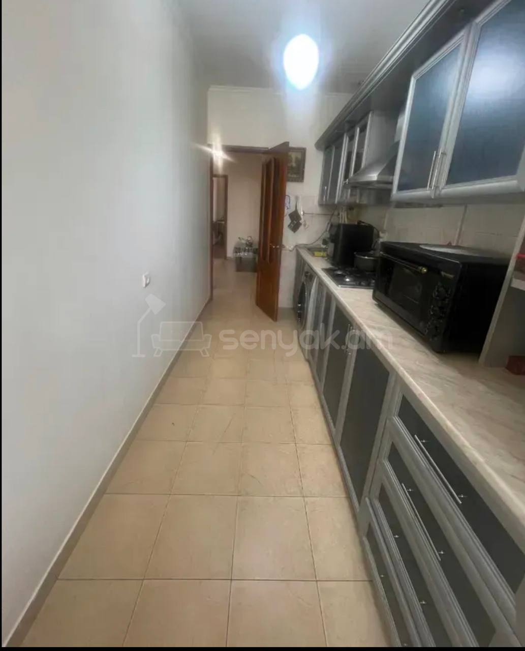 3 Սենյականոց Բնակարան Քարե Շենքում, 77քմ, 5/5 հարկ, Կապիտալ Վերանորոգված
