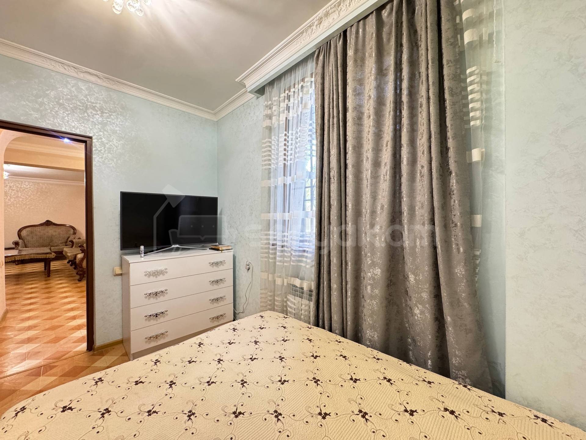 3 Սենյականոց Բնակարան Քարե Շենքում, 130քմ, 1/5 հարկ, Կապիտալ Վերանորոգված, Կահավորված, Արևկող