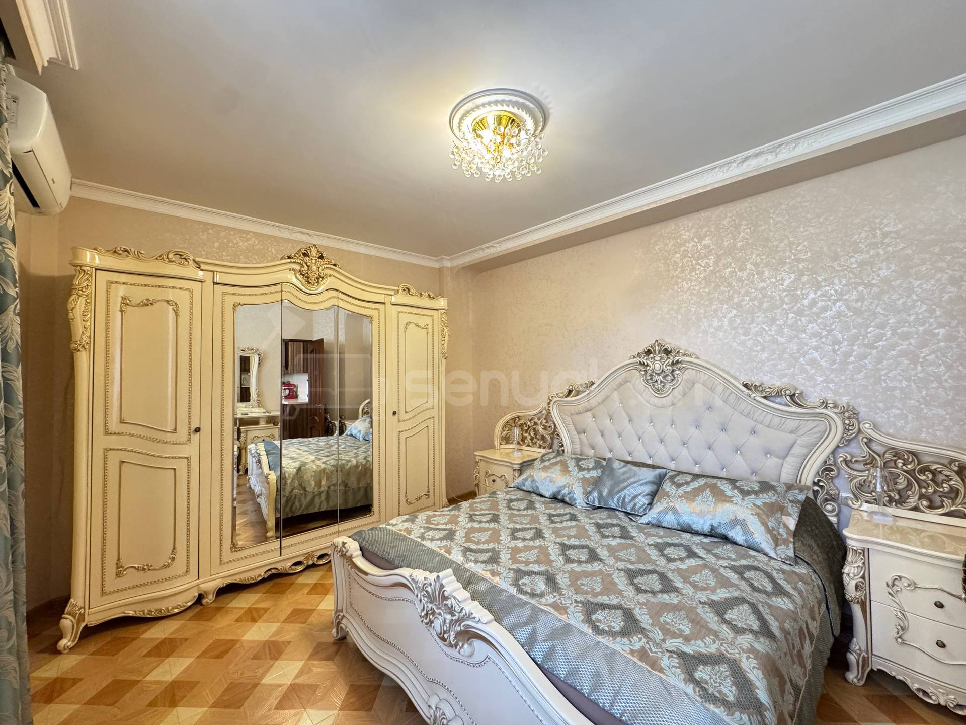 3 Սենյականոց Բնակարան Քարե Շենքում, 130քմ, 1/5 հարկ, Կապիտալ Վերանորոգված, Կահավորված, Արևկող
