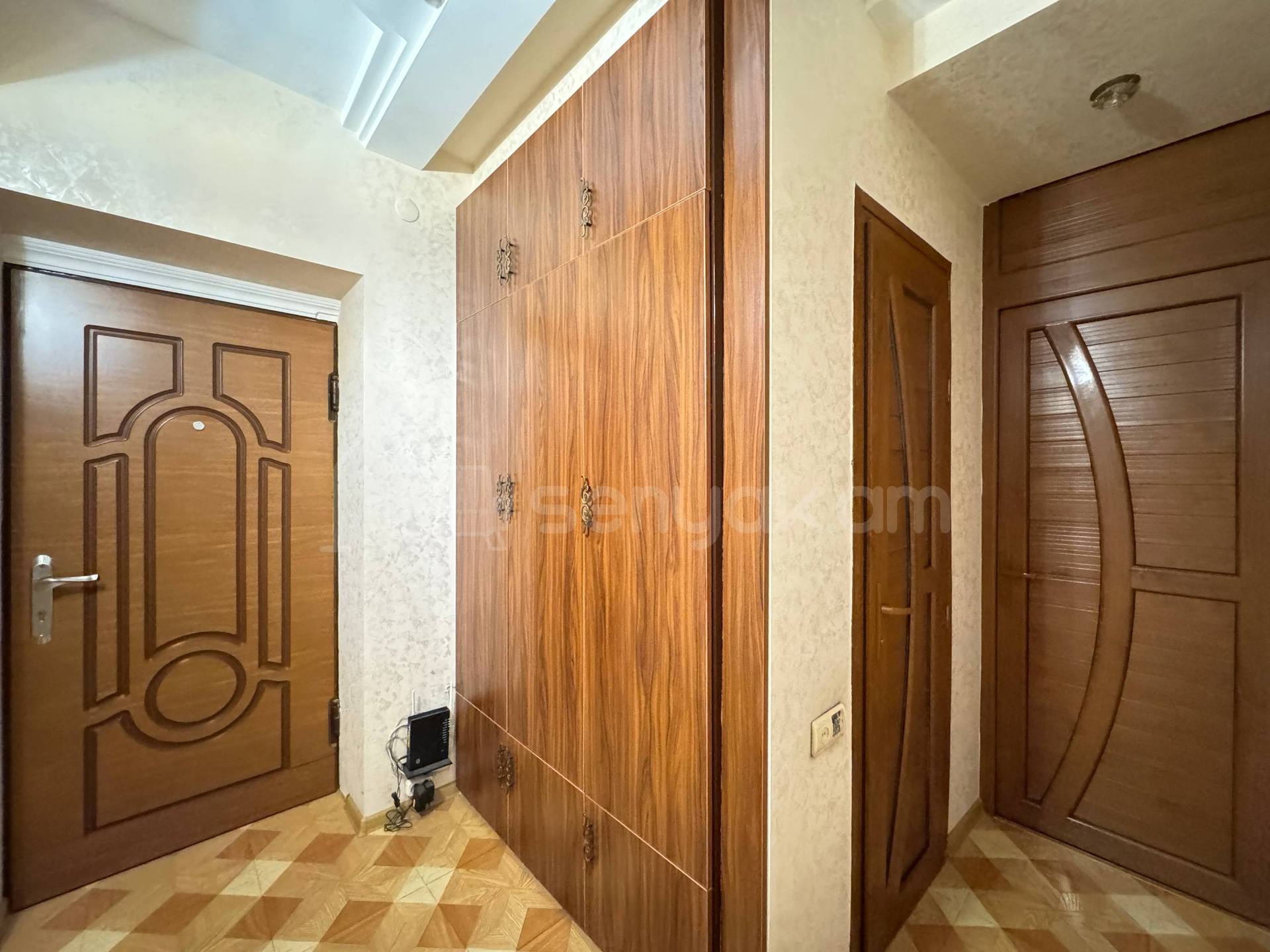 3 Սենյականոց Բնակարան Քարե Շենքում, 130քմ, 1/5 հարկ, Կապիտալ Վերանորոգված, Կահավորված, Արևկող