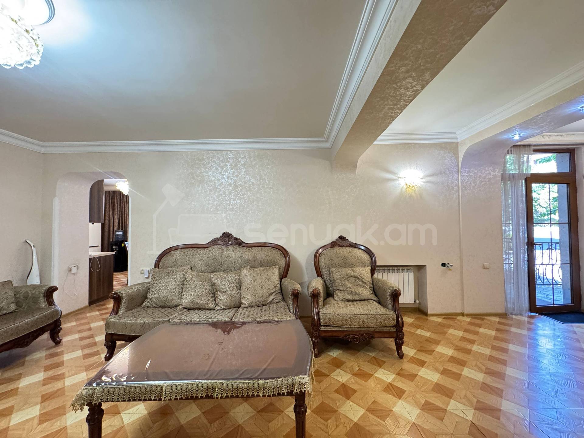 3 Սենյականոց Բնակարան Քարե Շենքում, 130քմ, 1/5 հարկ, Կապիտալ Վերանորոգված, Կահավորված, Արևկող
