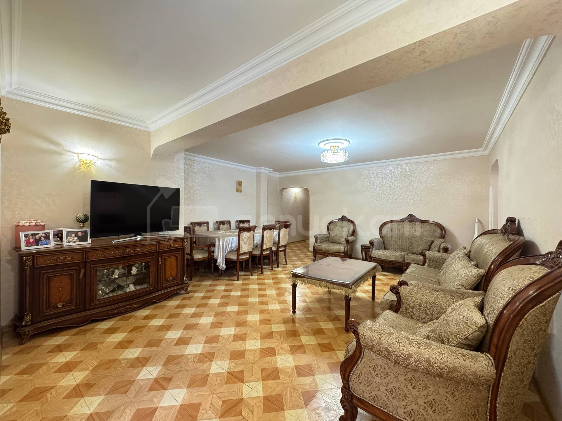 3 Սենյականոց Բնակարան Քարե Շենքում, 130քմ, 1/5 հարկ, Կապիտալ Վերանորոգված, Կահավորված, Արևկող
