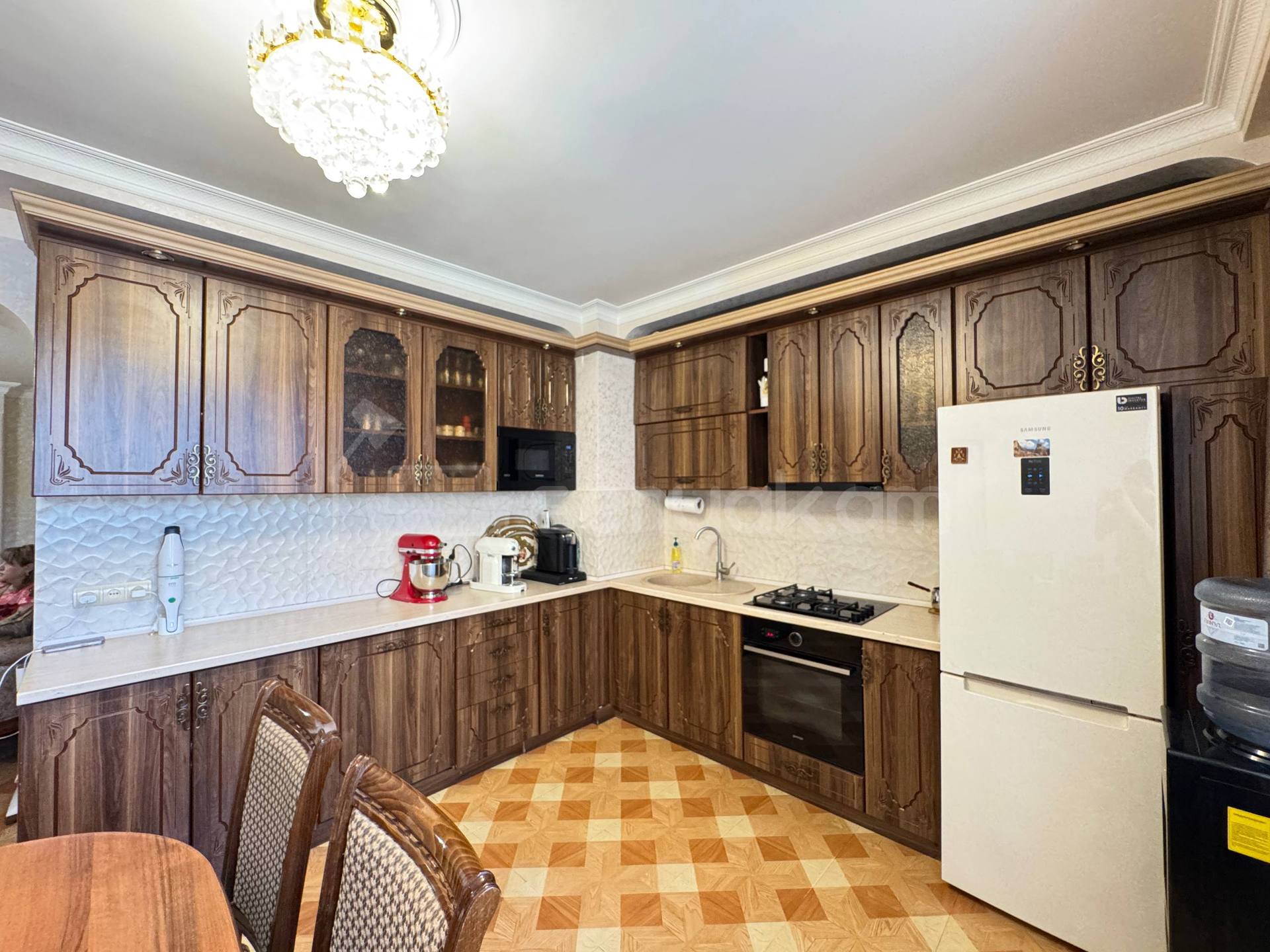 3 Սենյականոց Բնակարան Քարե Շենքում, 130քմ, 1/5 հարկ, Կապիտալ Վերանորոգված, Կահավորված, Արևկող