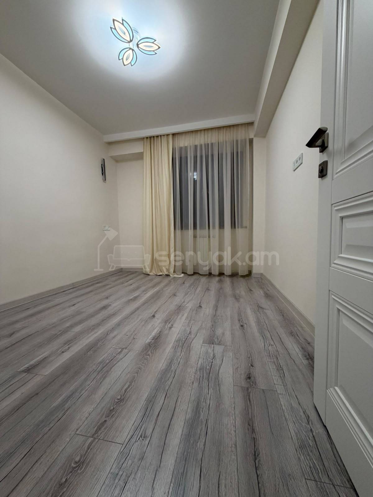 3 Սենյականոց Բնակարան, 70քմ, 1/14 հարկ, Դիզայներական Վերանորոգված, Կահավորված, Արևկող