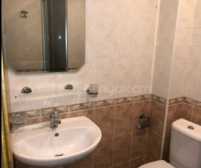 4 Սենյականոց Բնակարան Քարե Շենքում, 96քմ, 2/4 հարկ, Կոսմետիկ Վերանորոգված, Կահավորված