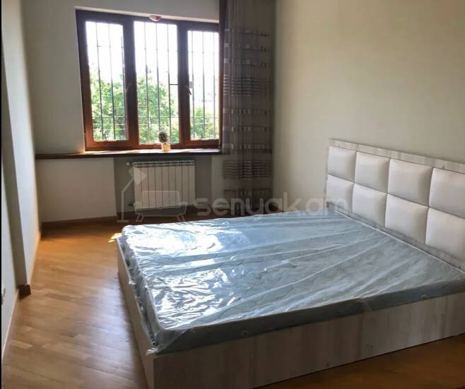 4 Սենյականոց Բնակարան Քարե Շենքում, 96քմ, 2/4 հարկ, Կոսմետիկ Վերանորոգված, Կահավորված