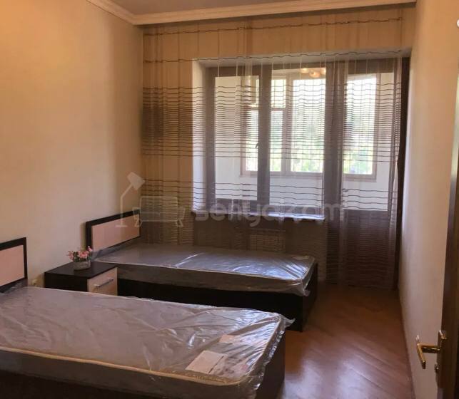 4 Սենյականոց Բնակարան Քարե Շենքում, 96քմ, 2/4 հարկ, Կոսմետիկ Վերանորոգված, Կահավորված