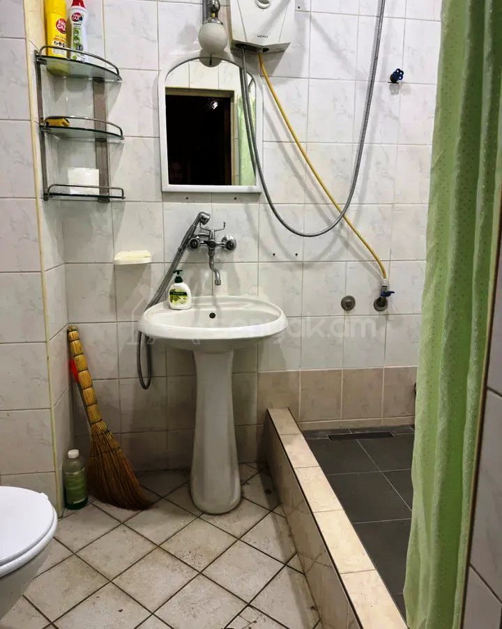 2 Սենյականոց Բնակարան Քարե Շենքում, 54քմ, 1/5 հարկ, Պետական Վիճակում