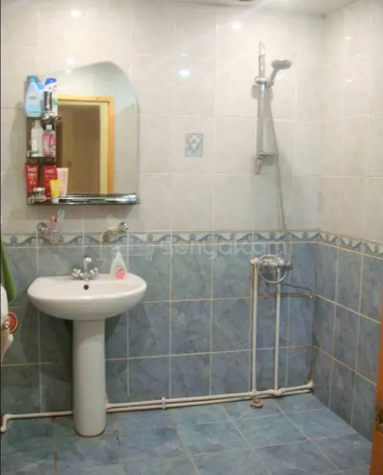 4 Սենյականոց Բնակարան Քարե Շենքում, 100քմ, 1/4 հարկ, Կոսմետիկ Վերանորոգված