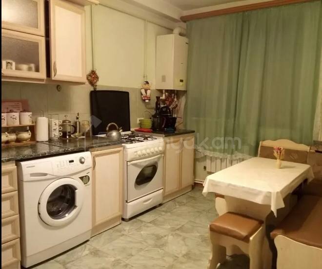 4 Սենյականոց Բնակարան Քարե Շենքում, 100քմ, 1/4 հարկ, Կոսմետիկ Վերանորոգված