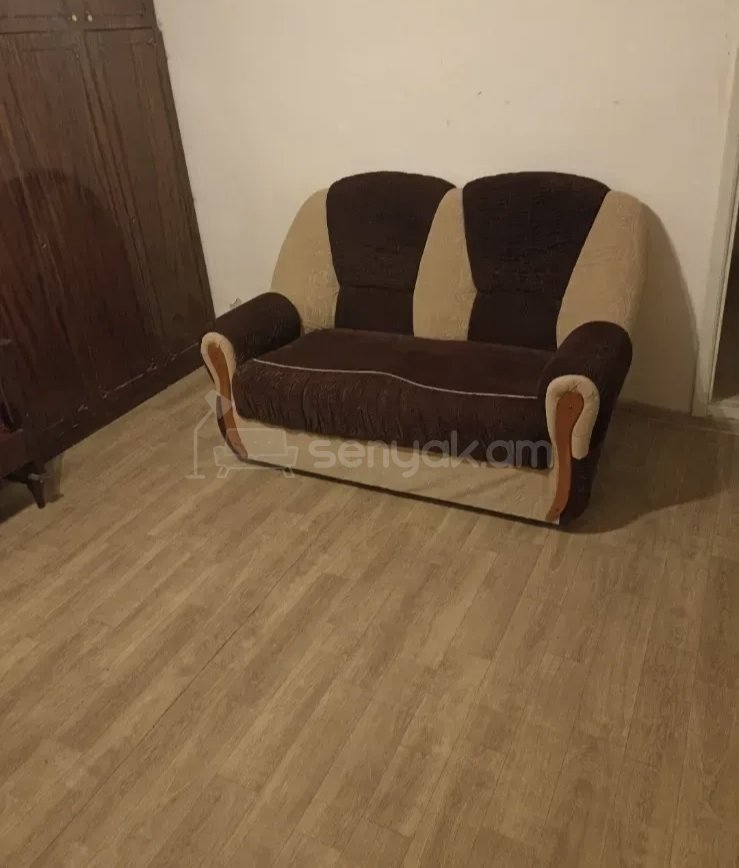 3 Սենյականոց Բնակարան Քարե Շենքում, 78քմ, 2/2 հարկ, Նորմալ Վիճակում, Կահավորված