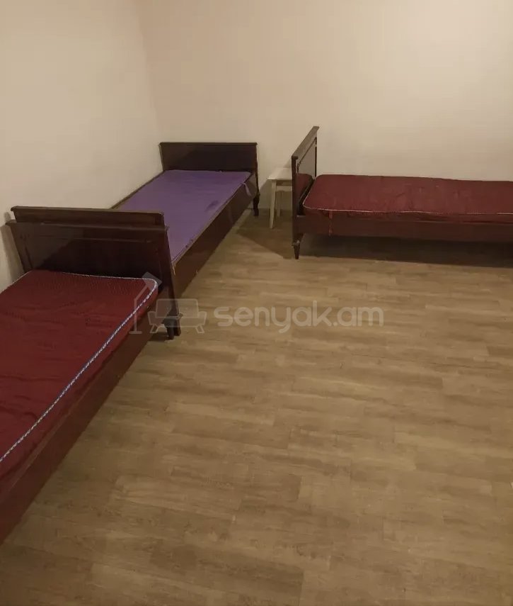 3 Սենյականոց Բնակարան Քարե Շենքում, 78քմ, 2/2 հարկ, Նորմալ Վիճակում, Կահավորված