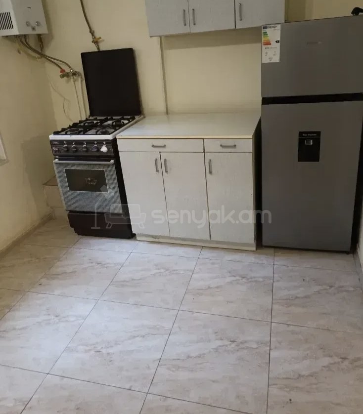 3 Սենյականոց Բնակարան Քարե Շենքում, 78քմ, 2/2 հարկ, Նորմալ Վիճակում, Կահավորված