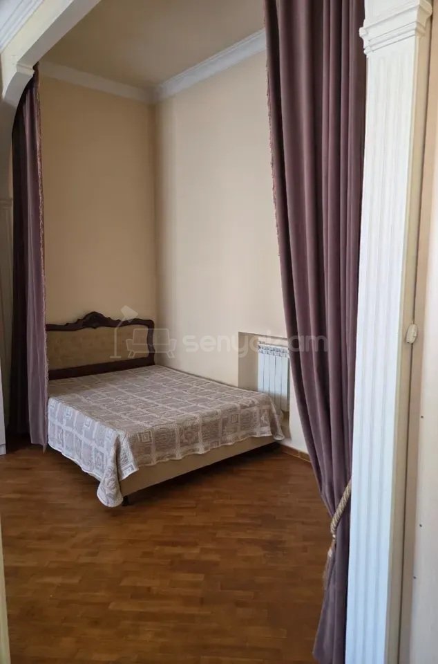 1 Սենյականոց Բնակարան Քարե Շենքում, 38քմ, 4/4 հարկ, Կապիտալ Վերանորոգված, Կահավորված