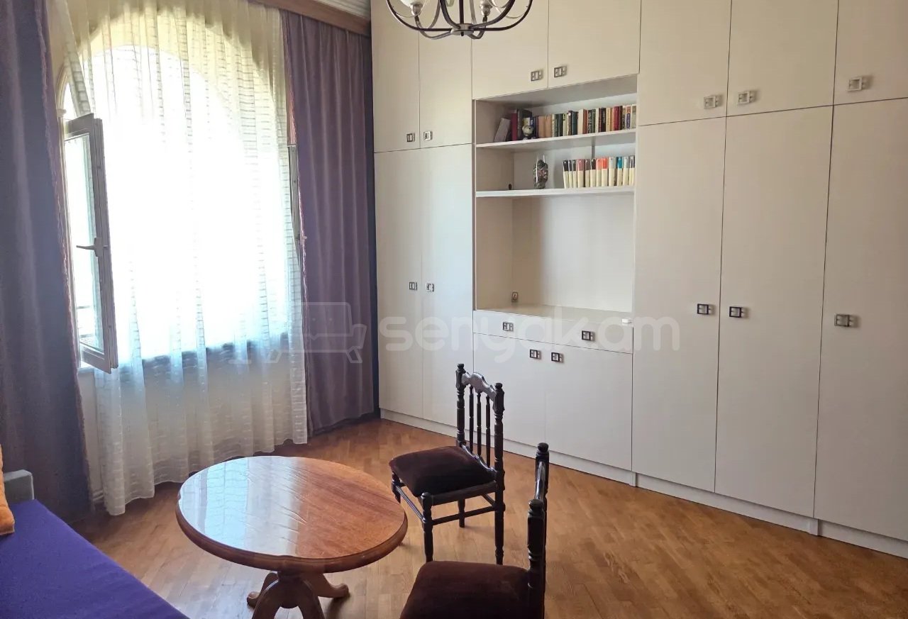 1 Սենյականոց Բնակարան Քարե Շենքում, 38քմ, 4/4 հարկ, Կապիտալ Վերանորոգված, Կահավորված
