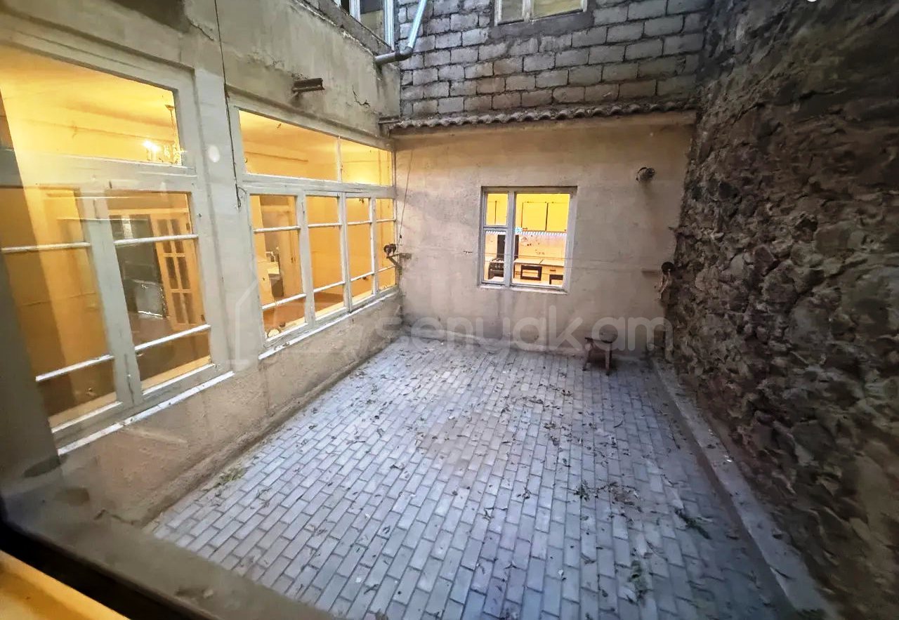 3 Սենյականոց Բնակարան, 140քմ, 1/3 հարկ, Կոսմետիկ Վերանորոգված