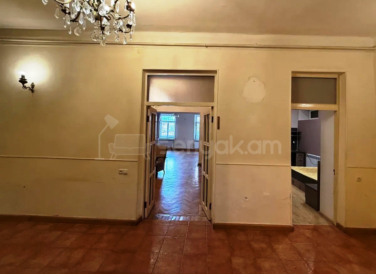 3 Սենյականոց Բնակարան, 140քմ, 1/3 հարկ, Կոսմետիկ Վերանորոգված