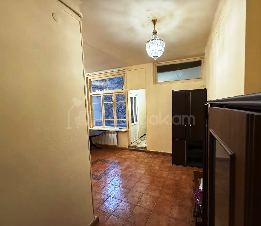 3 Սենյականոց Բնակարան, 140քմ, 1/3 հարկ, Կոսմետիկ Վերանորոգված