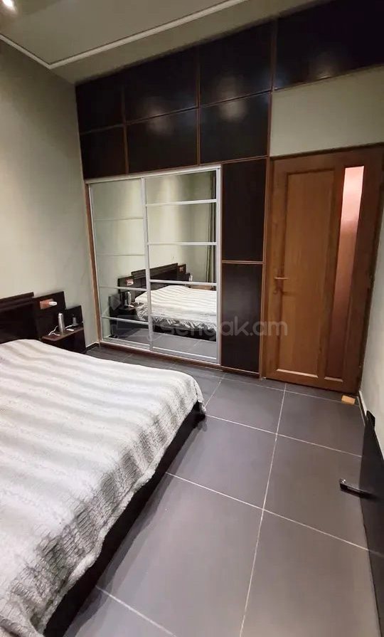 3 Սենյականոց Բնակարան Քարե Շենքում, 78քմ, 5/5 հարկ, Կապիտալ Վերանորոգված