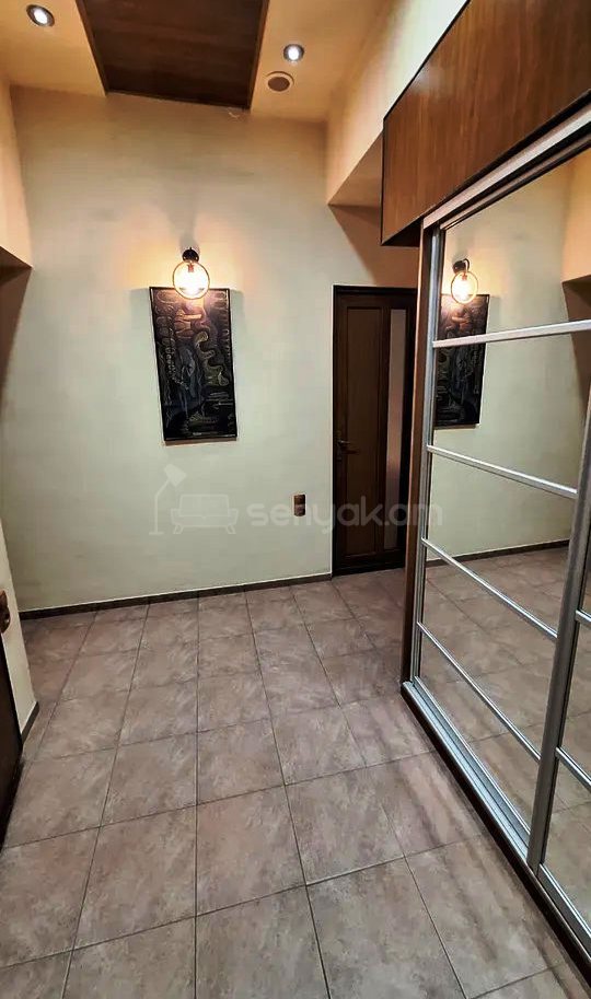 3 Սենյականոց Բնակարան Քարե Շենքում, 78քմ, 5/5 հարկ, Կապիտալ Վերանորոգված