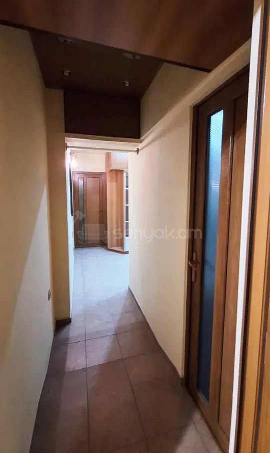 3 Սենյականոց Բնակարան Քարե Շենքում, 78քմ, 5/5 հարկ, Կապիտալ Վերանորոգված
