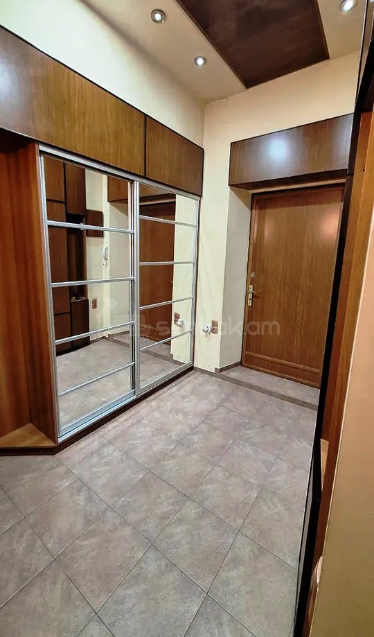 3 Սենյականոց Բնակարան Քարե Շենքում, 78քմ, 5/5 հարկ, Կապիտալ Վերանորոգված