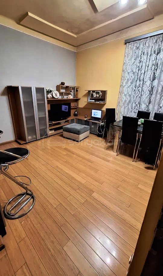 3 Սենյականոց Բնակարան Քարե Շենքում, 78քմ, 5/5 հարկ, Կապիտալ Վերանորոգված