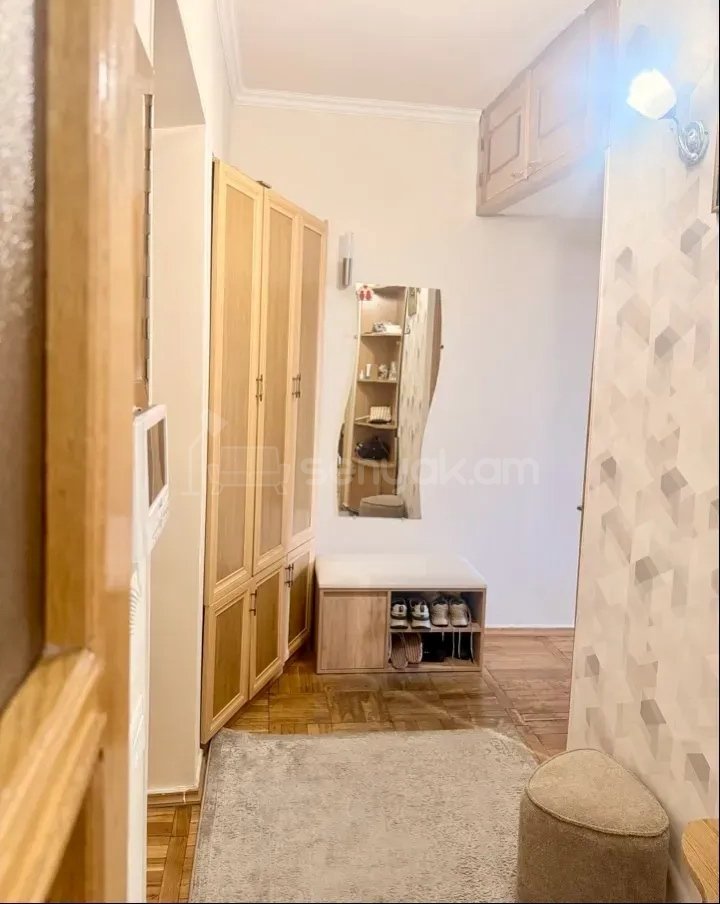 2 Սենյականոց Բնակարան Քարե Շենքում, 43քմ, 5/5 հարկ, Կապիտալ Վերանորոգված