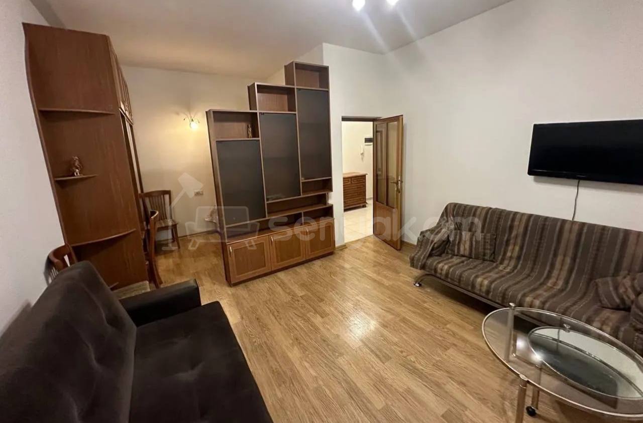 1 Սենյականոց Բնակարան Քարե Շենքում, 45քմ, 4/6 հարկ, Կապիտալ Վերանորոգված, Կահավորված, Արևկող