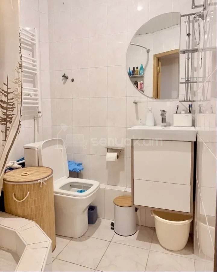 2 Սենյականոց Բնակարան Քարե Շենքում, 43քմ, 5/5 հարկ, Կապիտալ Վերանորոգված