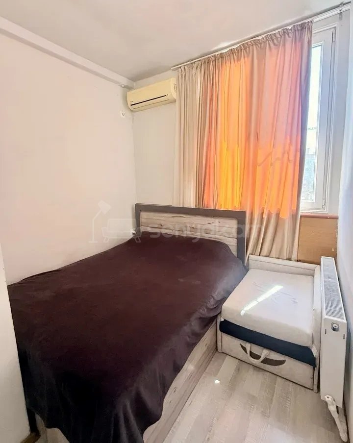 2 Սենյականոց Բնակարան Քարե Շենքում, 43քմ, 5/5 հարկ, Կապիտալ Վերանորոգված