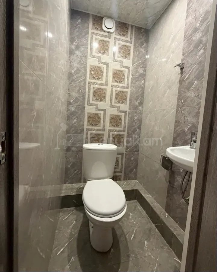 3 Սենյականոց Բնակարան, 92քմ, 8/9 հարկ, Նորմալ Վիճակում