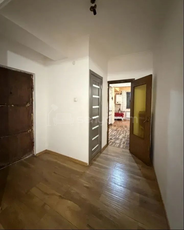 3 Սենյականոց Բնակարան, 92քմ, 8/9 հարկ, Նորմալ Վիճակում
