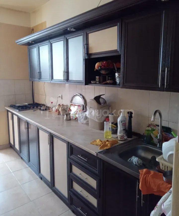 2 Սենյականոց Բնակարան Քարե Շենքում, 58քմ, 3/5 հարկ, Նորմալ Վիճակում, Կահավորված