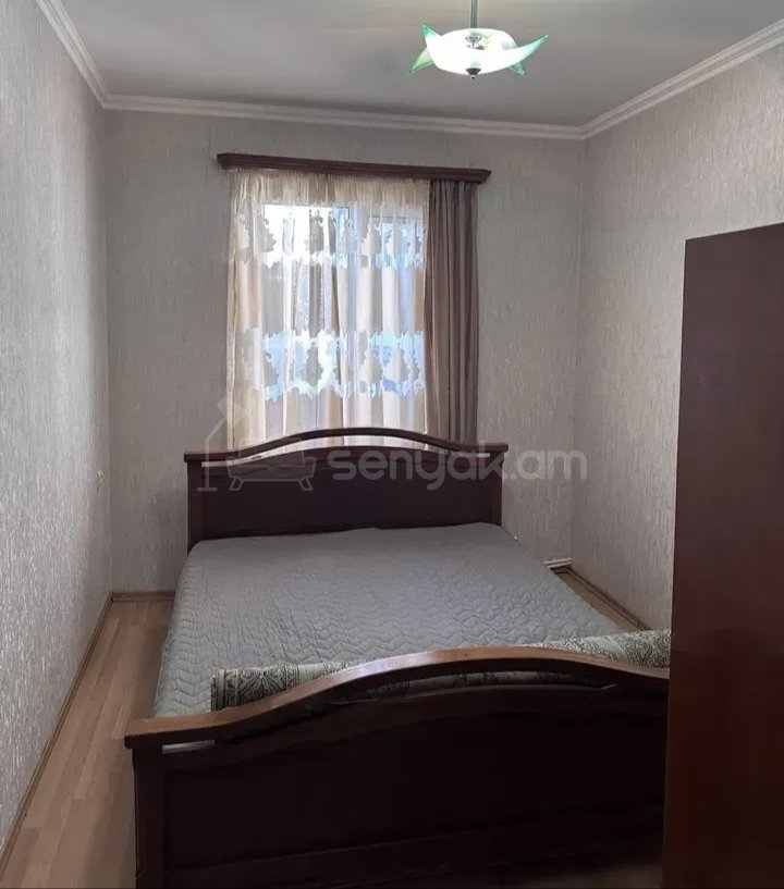 2 Սենյականոց Բնակարան Քարե Շենքում, 52քմ, 1/1 հարկ, Նորմալ Վիճակում, Կահավորված, Արևկող