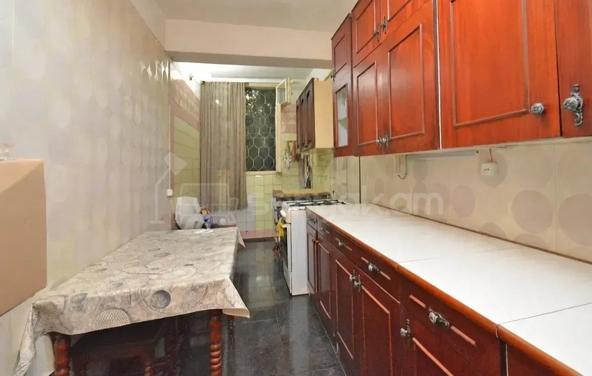 3 Սենյականոց Բնակարան Քարե Շենքում, 77քմ, 1/5 հարկ, Կոսմետիկ Վերանորոգված