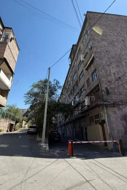 3 Սենյականոց Բնակարան Քարե Շենքում, 77քմ, 1/5 հարկ, Կոսմետիկ Վերանորոգված