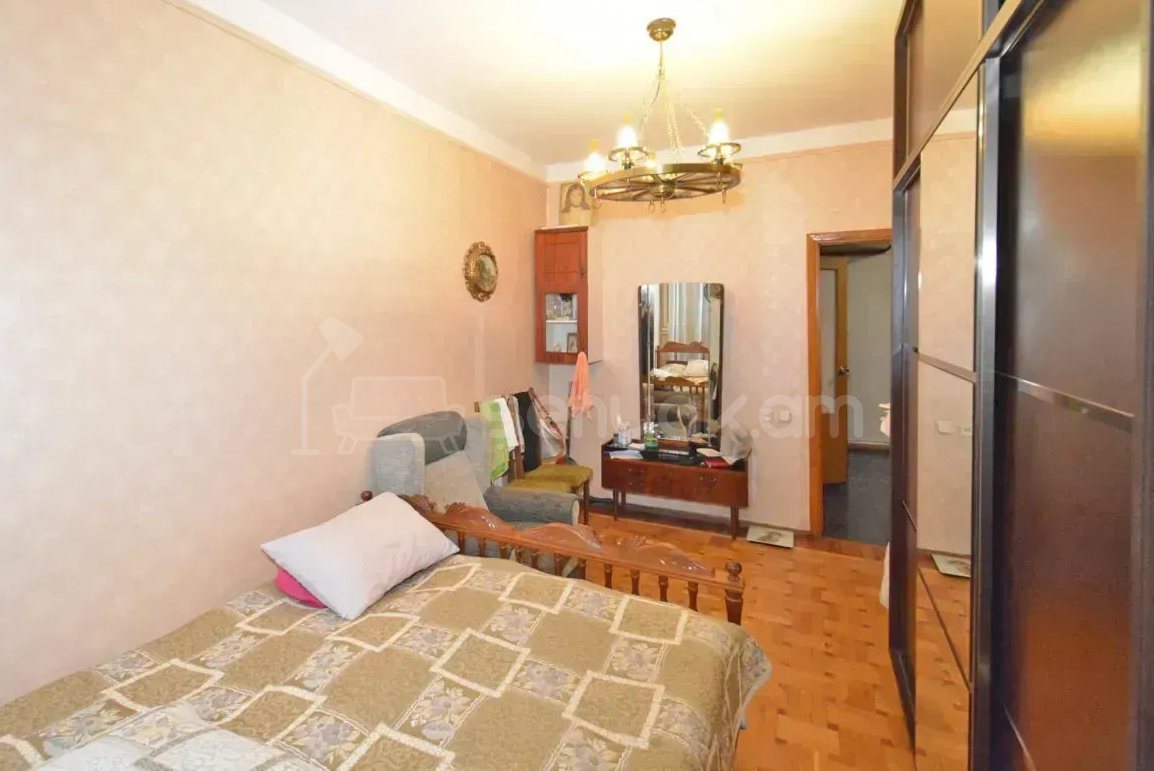 3 Սենյականոց Բնակարան Քարե Շենքում, 77քմ, 1/5 հարկ, Կոսմետիկ Վերանորոգված